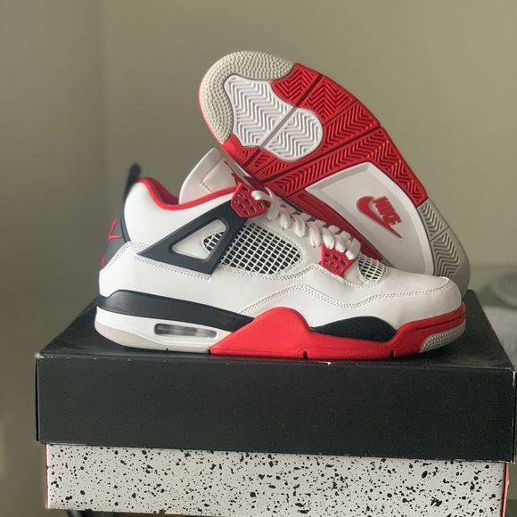Jordan Retro 4 Fire Red Size 10 Deadstock